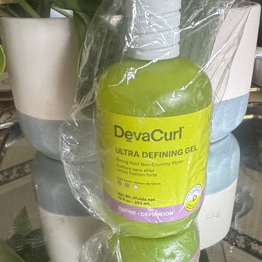 DevaCurl Ultra Defining Gel - Vibrant Green